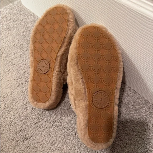 Cozy Tan Furry Women's Slippers - Picture 2 of 5